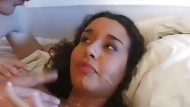 MILF rubia inútil Mallory Taylor es destruida en la cara sudamericanas tetonas