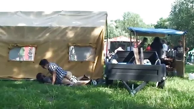 Chico pornoespañol latino afortunado es chupado y follado por enormes tetas BBW