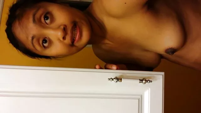 Taxi británico con medias sex gay latin boys amordaza la polla del pasajero